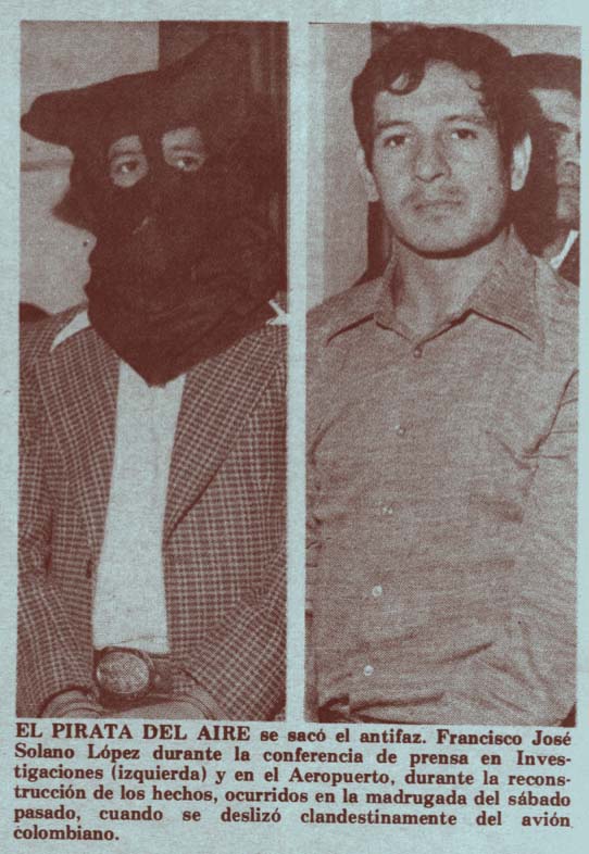Francisco Solano López, con y sin la capucha que usó para secuestrar un avión (1972).