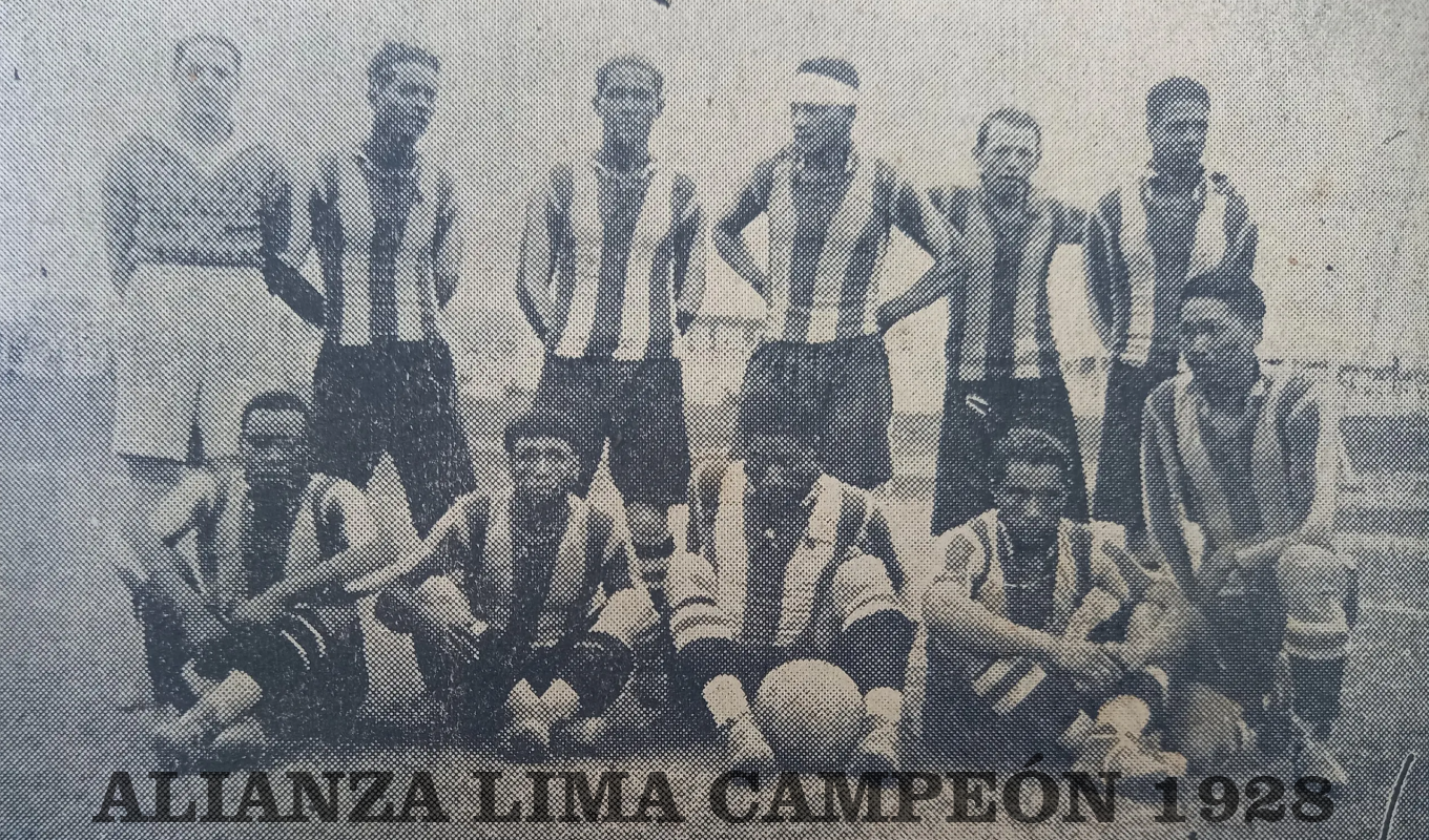 Alineación de Alianza Lima en 1928, cuando el equipo se levantó campeón del torneo peruano en dicho año.