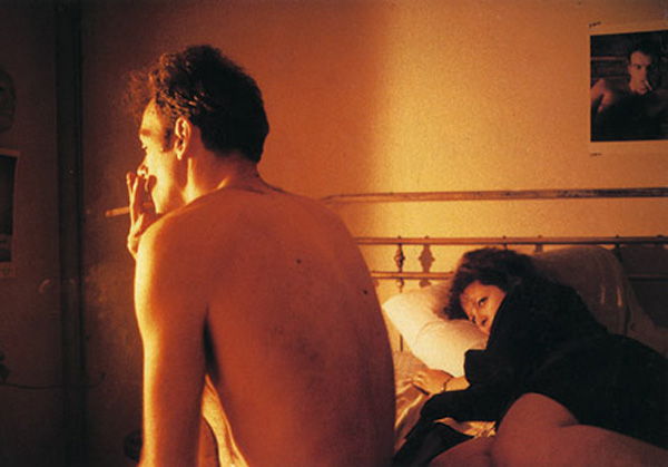 Nan y Brian en la cama, Nueva York, 1983 • © Nan Goldin | Aperture Foundation, INC (1986)