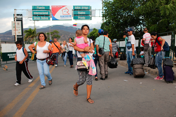 Oleadas de venezolanos cruzan el Puente Internacional Simón Bolívar, principal vía terrestre que comunica ambos países, 2016