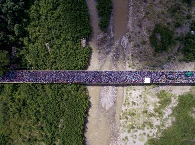 Paso de migrantes venezolanos hacia Colombia.